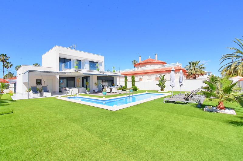 Exklusive Villa in erster Meereslinie mit Pool und traumhaftem Blick auf das Mar Menor