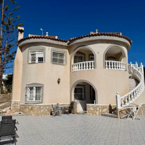 Großzügige Villa mit Pool, Garten & Garage in Ciudad Quesada