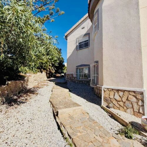 Großzügige Villa mit Pool, Garten & Garage in Ciudad Quesada