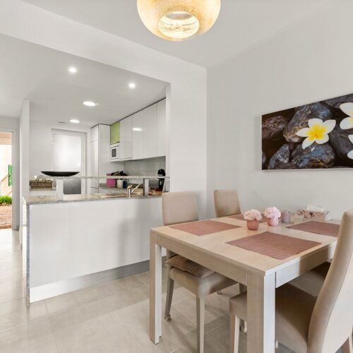 Moderne Erdgeschosswohnung mit Garten, Pool & Stellplatz in Cala Murada