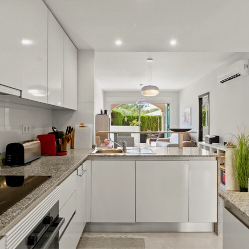 Moderne Erdgeschosswohnung mit Garten, Pool & Stellplatz in Cala Murada
