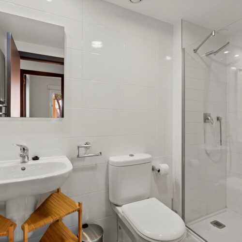 Moderne Erdgeschosswohnung mit Garten, Pool & Stellplatz in Cala Murada