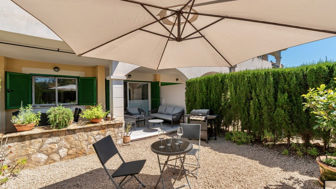 Moderne Erdgeschosswohnung mit Garten, Pool & Stellplatz in Cala Murada