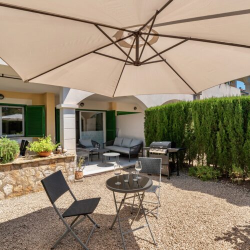Moderne Erdgeschosswohnung mit Garten, Pool & Stellplatz in Cala Murada