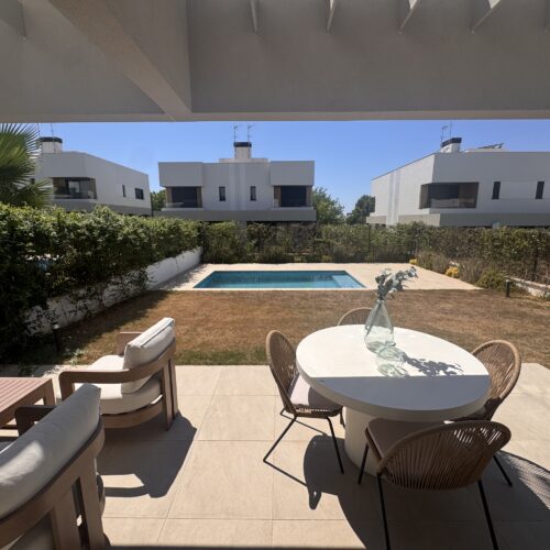 Exklusive Neubauvilla mit privatem Pool und Dachterrasse in Puig de Ros