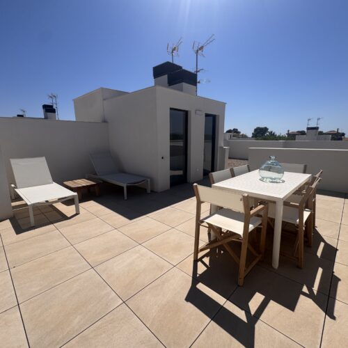 Exklusive Neubauvilla mit privatem Pool und Dachterrasse in Puig de Ros