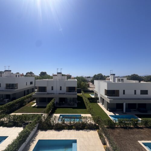 Exklusive Neubauvilla mit privatem Pool und Dachterrasse in Puig de Ros